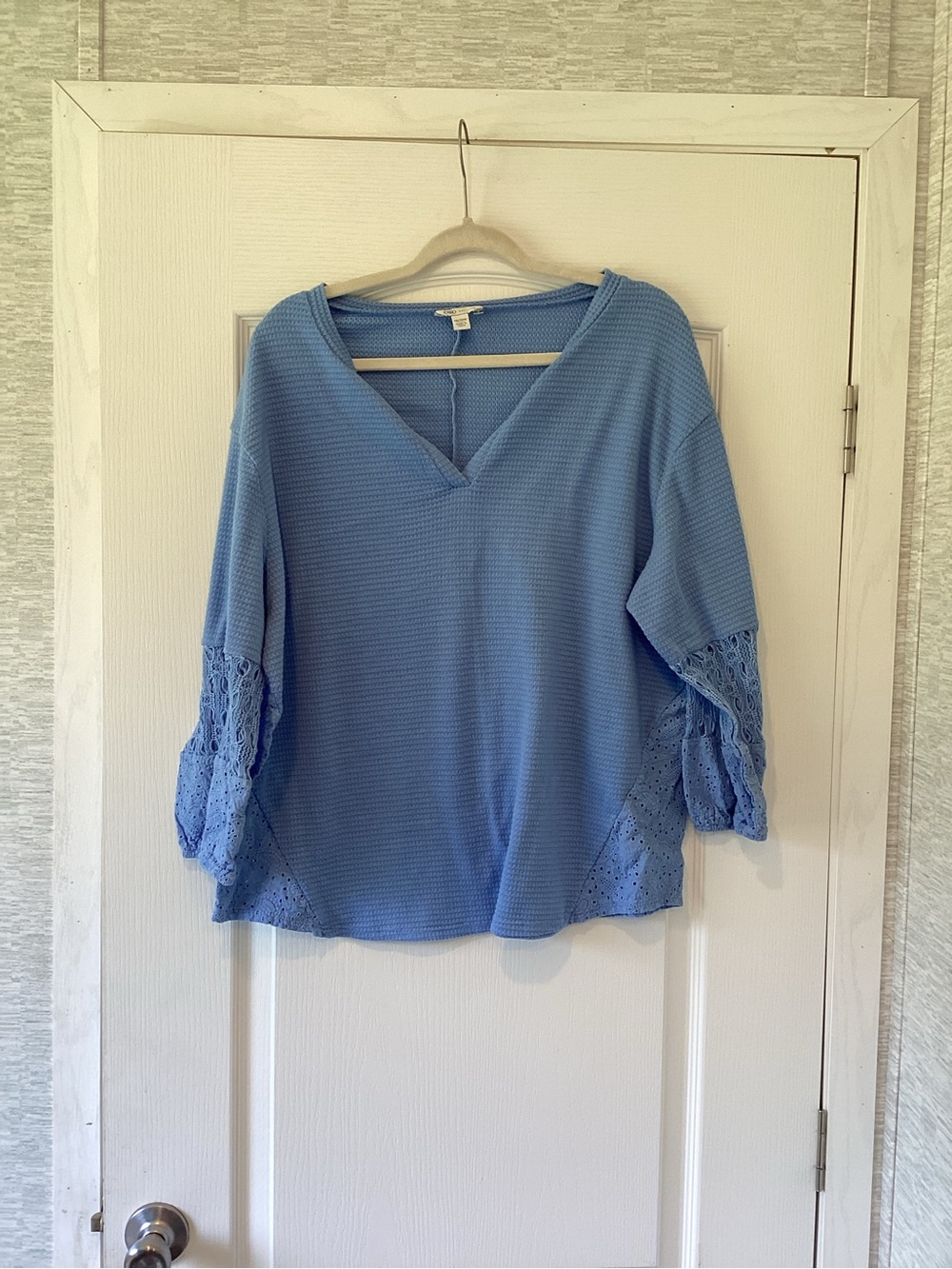 Cato Light Blue Waffle Knit V-Neck Blouse with Lace Balloon Sleeves 18/20W EUC
